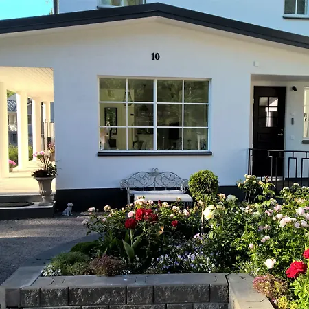 Bed & Breakfast Jokivarsi 3*